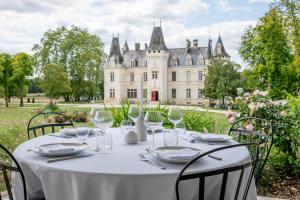 a table in front of a castle at Château Optical Center in Nieuil