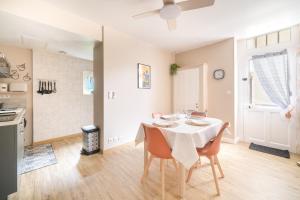 a kitchen and dining room with a table and chairs at Le Petit Vals - Proche Casino in Vals-les-Bains