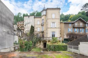 an old building with a tree in front of it at Le Petit Vals - Proche Casino in Vals-les-Bains