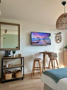 a bedroom with a mirror and a table and a bed at Studio Nuitée en Provence 2 in Aix-en-Provence