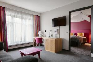 a hotel room with a bed and a mirror at Hotel Svendborg in Svendborg +95 photos