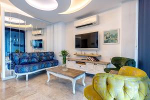 a living room with a couch and a table at Urla Marin otel in İzmir