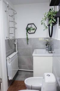 a bathroom with a white toilet and a sink at Гостьовий будинок для відпочинку в Nesterivka Family Park in Boryspil