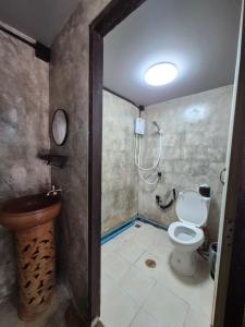a bathroom with a toilet and a sink at บ้านพักหลังวัดโลกโมฬี in Chiang Mai