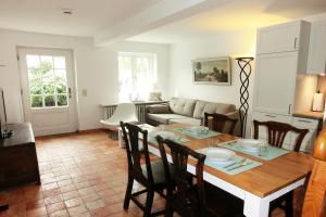a living room with a table and a couch at Stutenhof-Wohnung-06 in Keitum