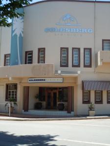 a building with a sign that reads colgateknife at Colesberg Lodge in Colesberg