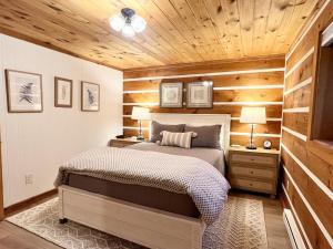 a bedroom with a bed and a wooden ceiling at Hemlock Hill Cabin in Blowing Rock