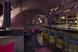 a bar in a restaurant with pink chairs at Dorint Parkhotel Jordanbad in Biberach an der Riß +59 photos