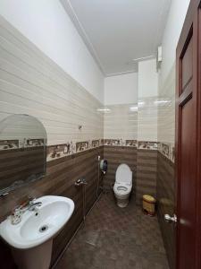 a bathroom with a sink and a toilet at Hotel Ngân Lan in Ga Tam Quan
