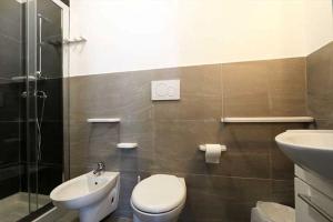 a bathroom with a toilet and a sink and a shower at Maresidence Rooms & Breakfast in Torre Pali