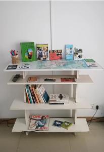 two white shelves filled with books and magazines at Mi Espacio en Gualeguaychú in Gualeguaychú