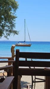 a boat in the ocean with a bench and a sail boat at kaisi in Fanari