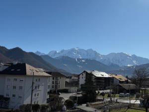 a view of a city with mountains in the background at Calm & Cozy Apartment with Parking in Sallanches in Sallanches