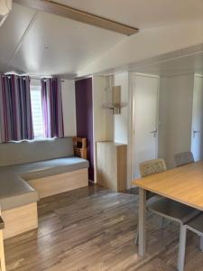 a room with a couch and a desk and a table at Le Cocon Landais in Capbreton