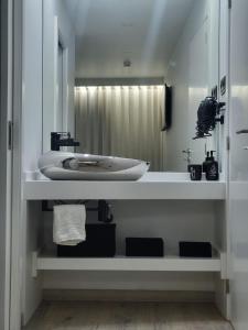 a bathroom with a sink and a mirror at Casa do Azeite in Torre de Moncorvo +24 photos