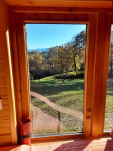 a window with a view of a field of grass at Roulotte Manoé in Liéoux