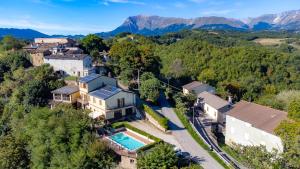 an aerial view of a house with a swimming pool at Casa Priora vista Sibillini in Montefortino