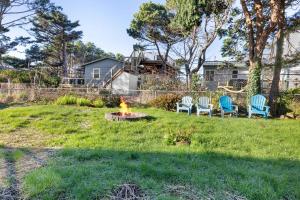 a backyard with two chairs and a fire pit at The Lily Pad in Rockaway Beach