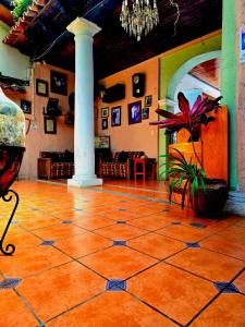 a living room with a tile floor and a chandelier at Hotel San Luis in San Cristóbal de Las Casas