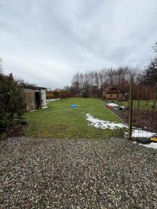 a yard with a fence and a frisbee at AE323-Soby-Aero-Sondervejen-5 in Søby