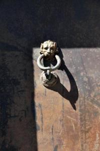 a statue of a lion with two large horns at CasAlice Room & Breakfast in Santarcangelo di Romagna