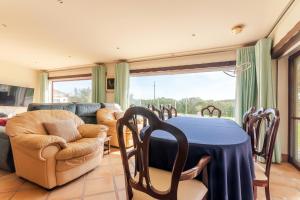 a living room with a table and chairs and a couch at Casal do Aviador in São Vicente do Paul