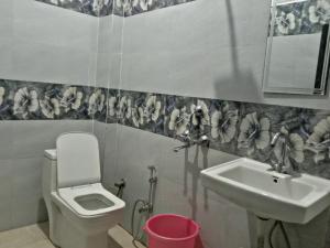 a bathroom with a toilet and a sink at Mountain View Cottage Shivpuri Rishikesh in Rishīkesh