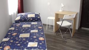 Posteľ alebo postele v izbe v ubytovaní Hostel Kamienna Centrum