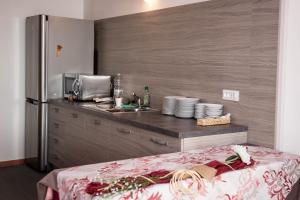 Kuchyň nebo kuchyňský kout v ubytování Hotel Sayonara
