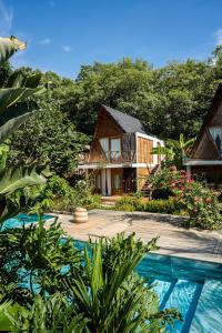 an image of a house with a swimming pool at Sambe Manglar in Moñitos