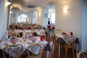 Restaurace v ubytování Hotel Sayonara