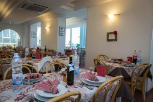 Restaurace v ubytování Hotel Sayonara
