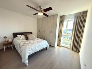 a bedroom with a bed and a ceiling fan at Spacious Central Apartment, Pool & Gym, Group Friendly in Hermosillo +16 photos