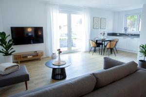 a living room with a couch and a table at PuraStays - studio 2 in Herzogenaurach