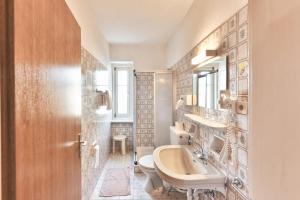 a bathroom with a sink and a toilet and a tub at Hotel Gasthof Stern in Nova Ponente +28 photos