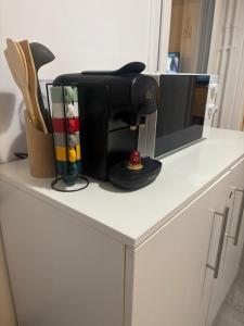 a sewing machine sitting on top of a white cabinet at Le Cocon - Paris - Netflix - Parking in Noisy-le-Grand