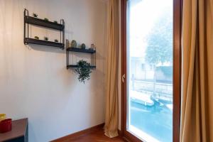 a room with a window with a view of a pool at Ca' Dei Bolzeri in Venice