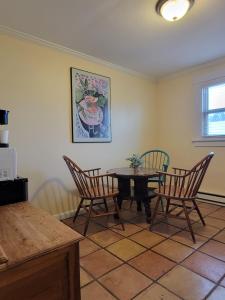 a dining room with a table and four chairs at La Veta Inn in La Veta +7 photos