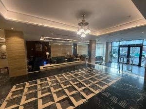 a lobby of a hotel with a check in counter at Afaq Royal Almassar Hotel ex Hayah Al Iman in Mecca