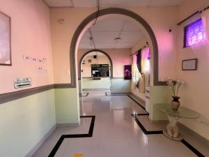 an entrance to a store with an archway and a table at Hotel Don Fermin in Barranquilla