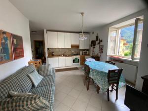 a living room with a couch and a table at Casa Campani in Monclassico