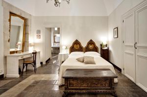 A bed or beds in a room at Sabbinirica