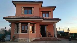a small pink house with at VUT Casa Rural El Besito in Campillo de Aranda