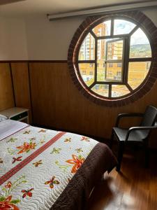 a bedroom with a bed and a round window at Hotel Tropical Club in Estación El Salto +2 photos