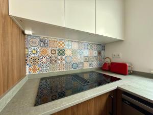 a kitchen with a tiled wall with a counter top at Alma do Tejo - Alma Nossa in Montijo +20 photos