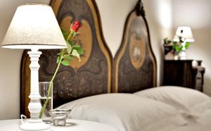 A bed or beds in a room at Sabbinirica