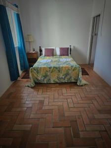 a bedroom with a bed and a wooden floor at Kaye Jacquot in Monchy