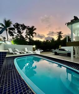 a swimming pool in front of a house with a car at PARAISO A BEIRA Mar de Antunes, conforto,Piscina,Mar e Natureza in Maragogi