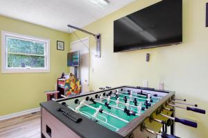 a large game room with a large foosball table at Inviting & Cozy Studio Sleep 4 Shared Gym & Games in Baneberry