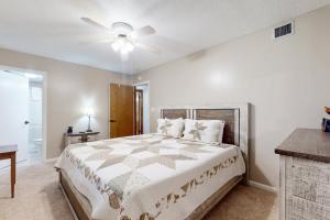 a bedroom with a bed and a ceiling fan at Charming Condo Sleeps 6 Shared Pool Gym Fireplace in Gatlinburg